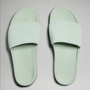 Lululemon Restfeel slides